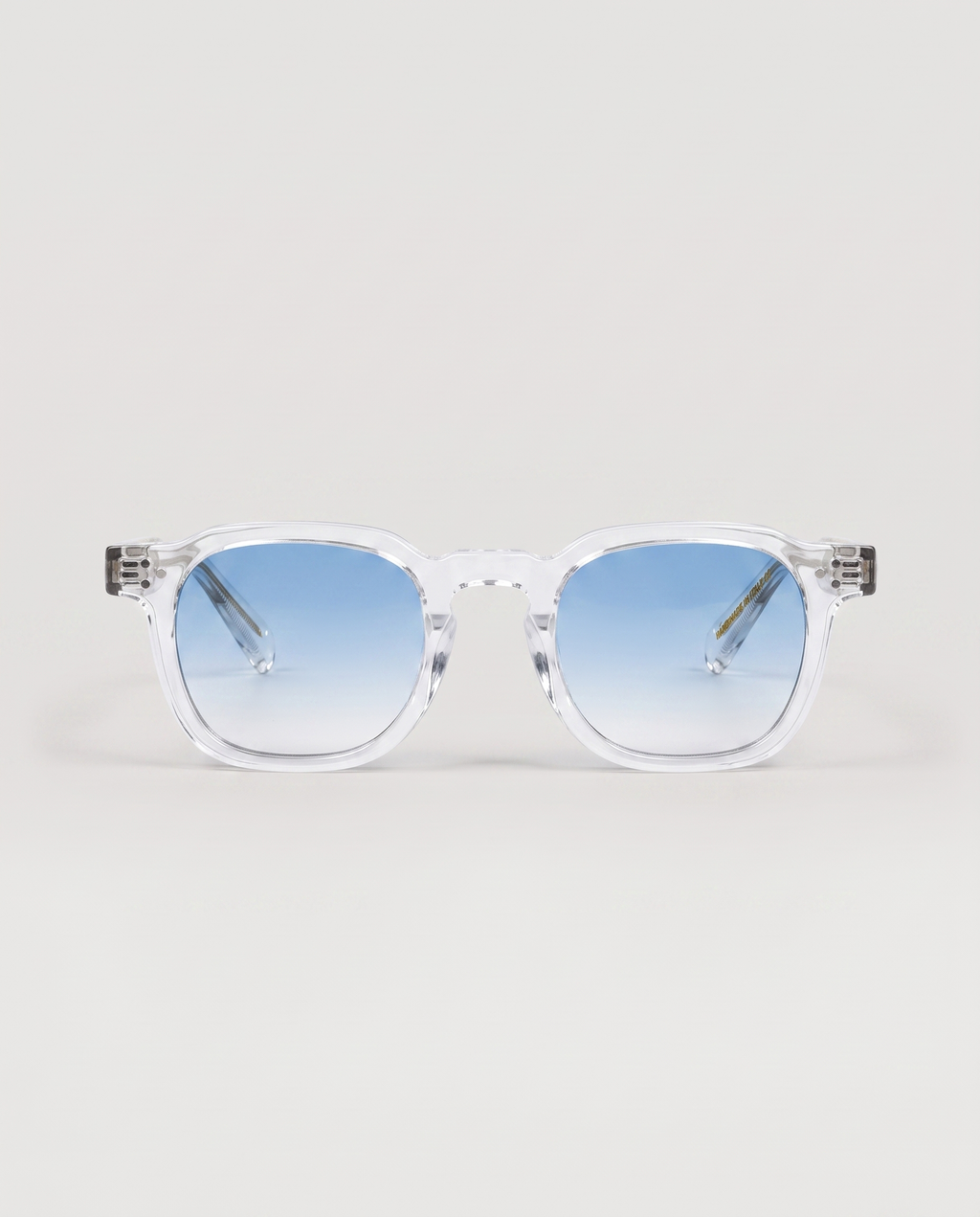 lentes de sol freddi clear, acetato transparente con lente azul degradado, vista de frente