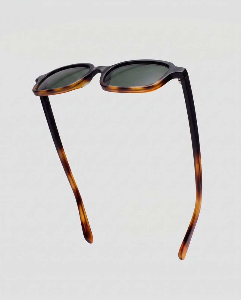 martini lentes de sol freddi, colgando