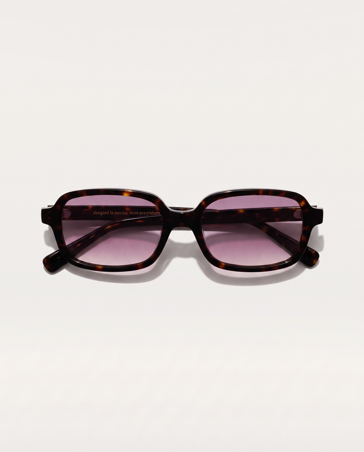 lentes de sol freddi sarti, acetato carey rectangular, vista superior plegados